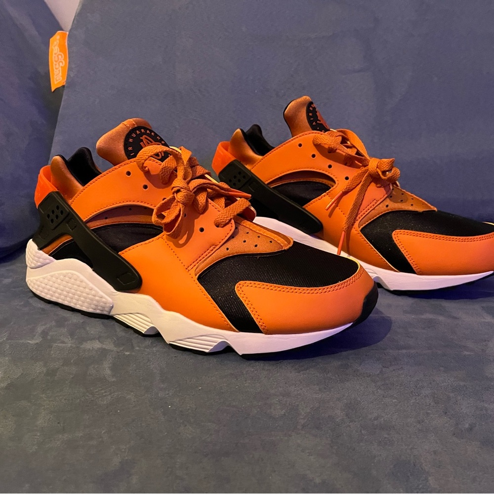 Nike Men's Bold Orange and Black Sneakers